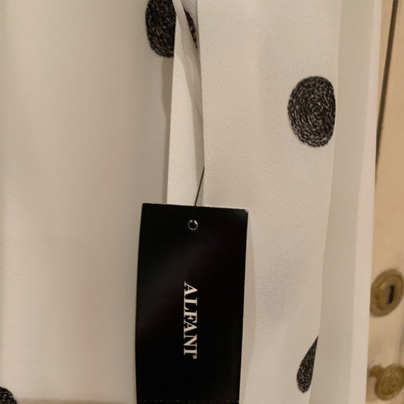 Gorgeous brand new Alfani white dotted blouse in black.size : M - Picture 8 of 13